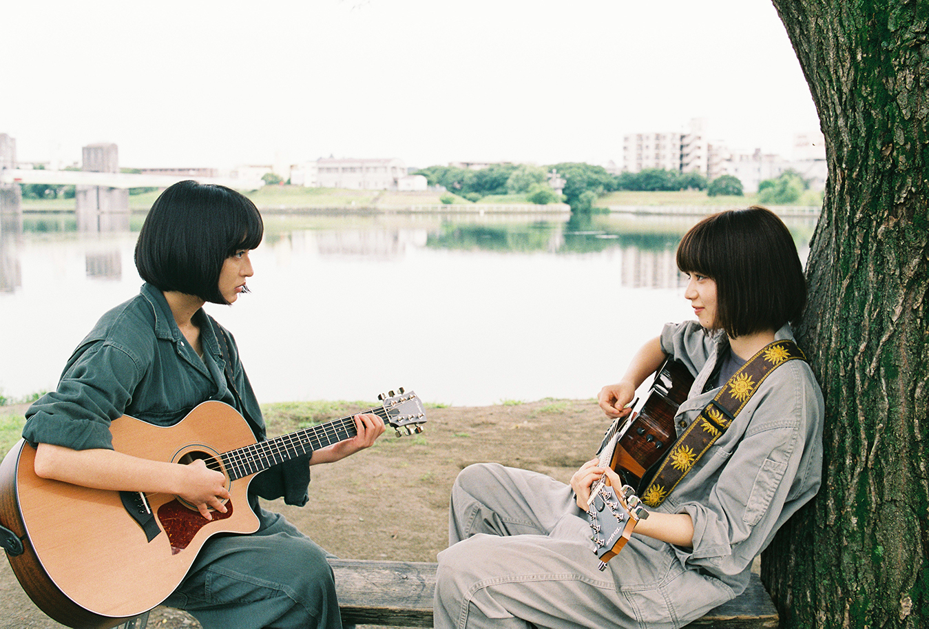 小松菜奈さん主演の映画「さよならくちびる」の写真展が、niko and … TOKYOにて開催！